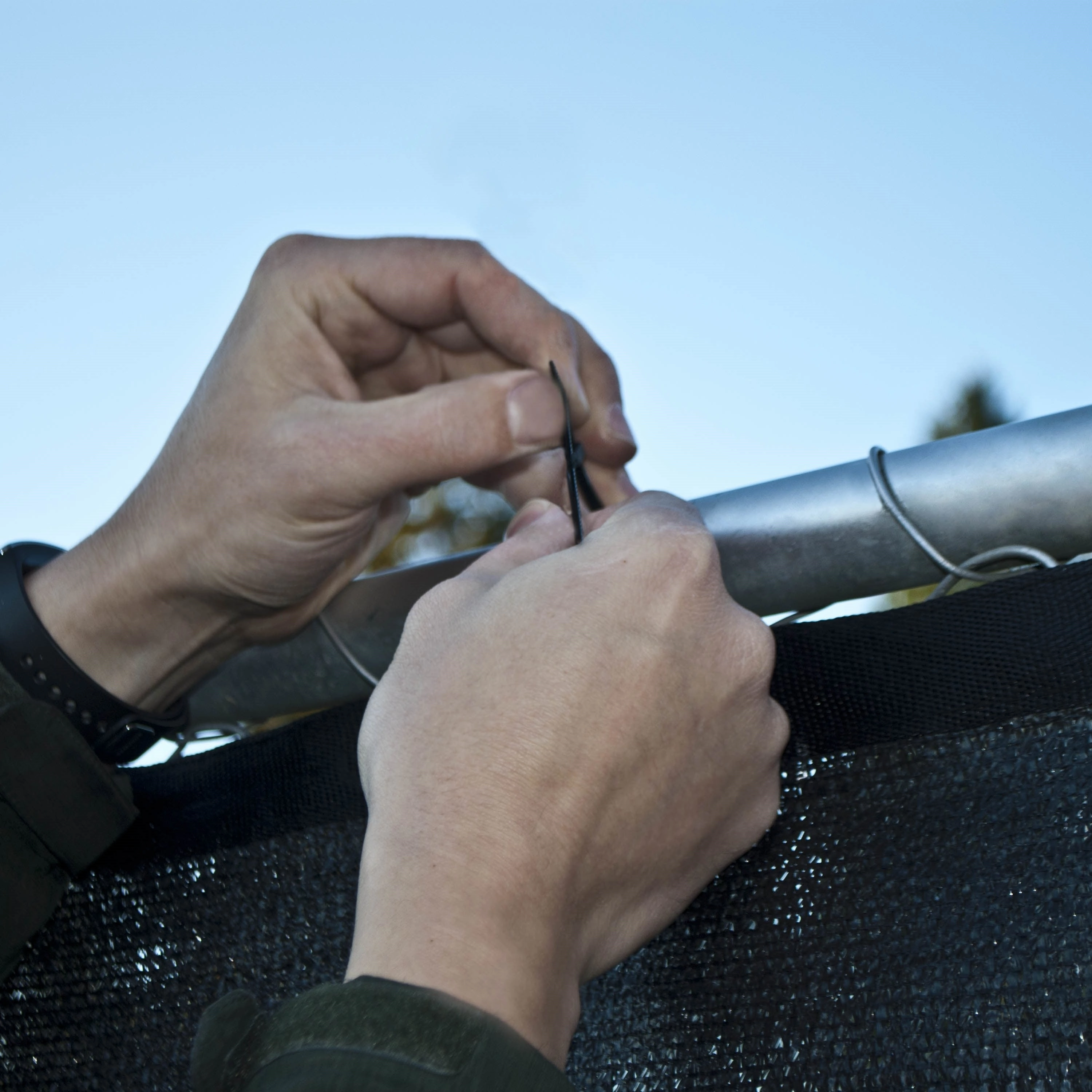 ALEKO 6'x25' Black Fence Privacy Screen Mesh Fabric With Grommets