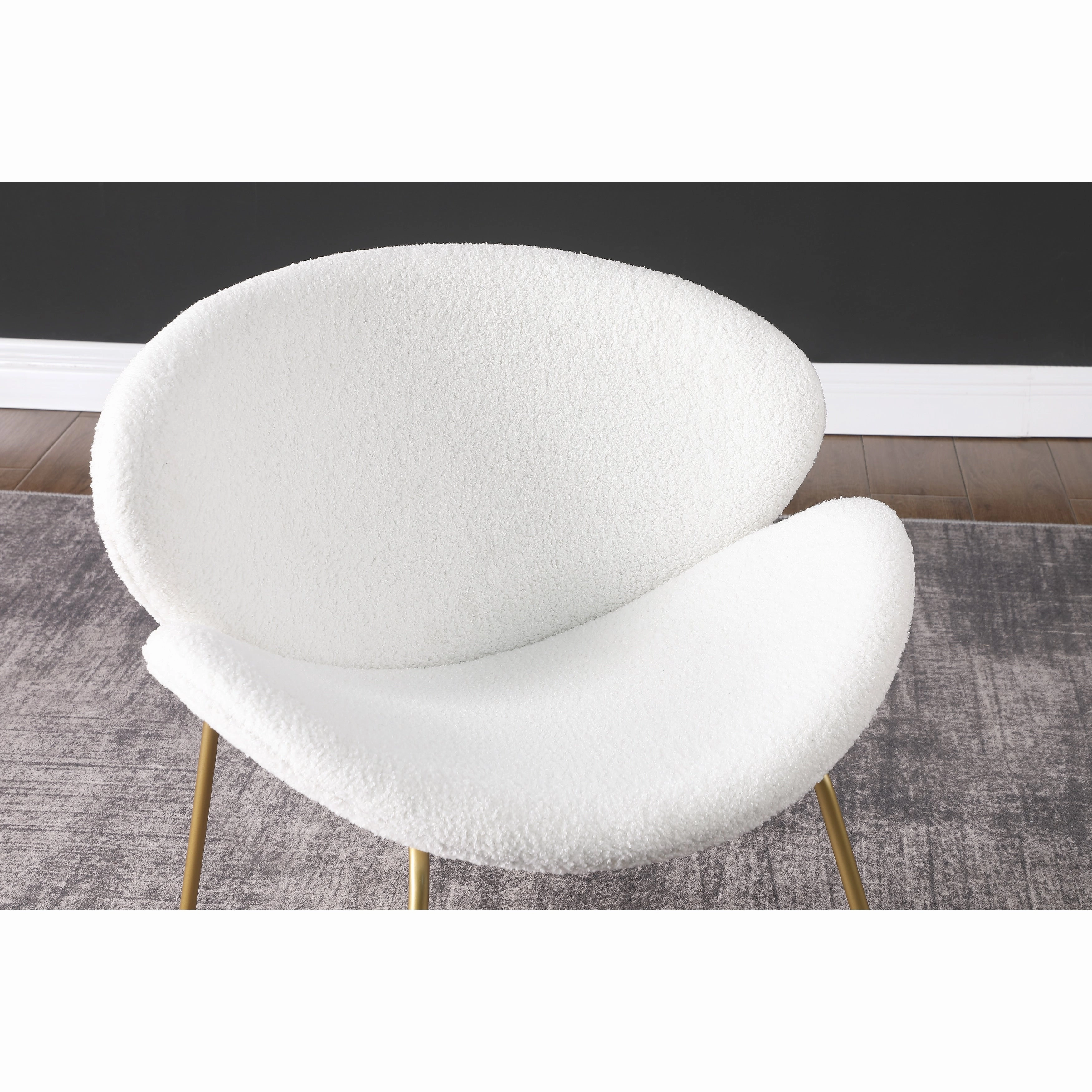 Modern Velvet Upholstered Chair. Ergonomic Design for Comfort and Style in Any Setting.