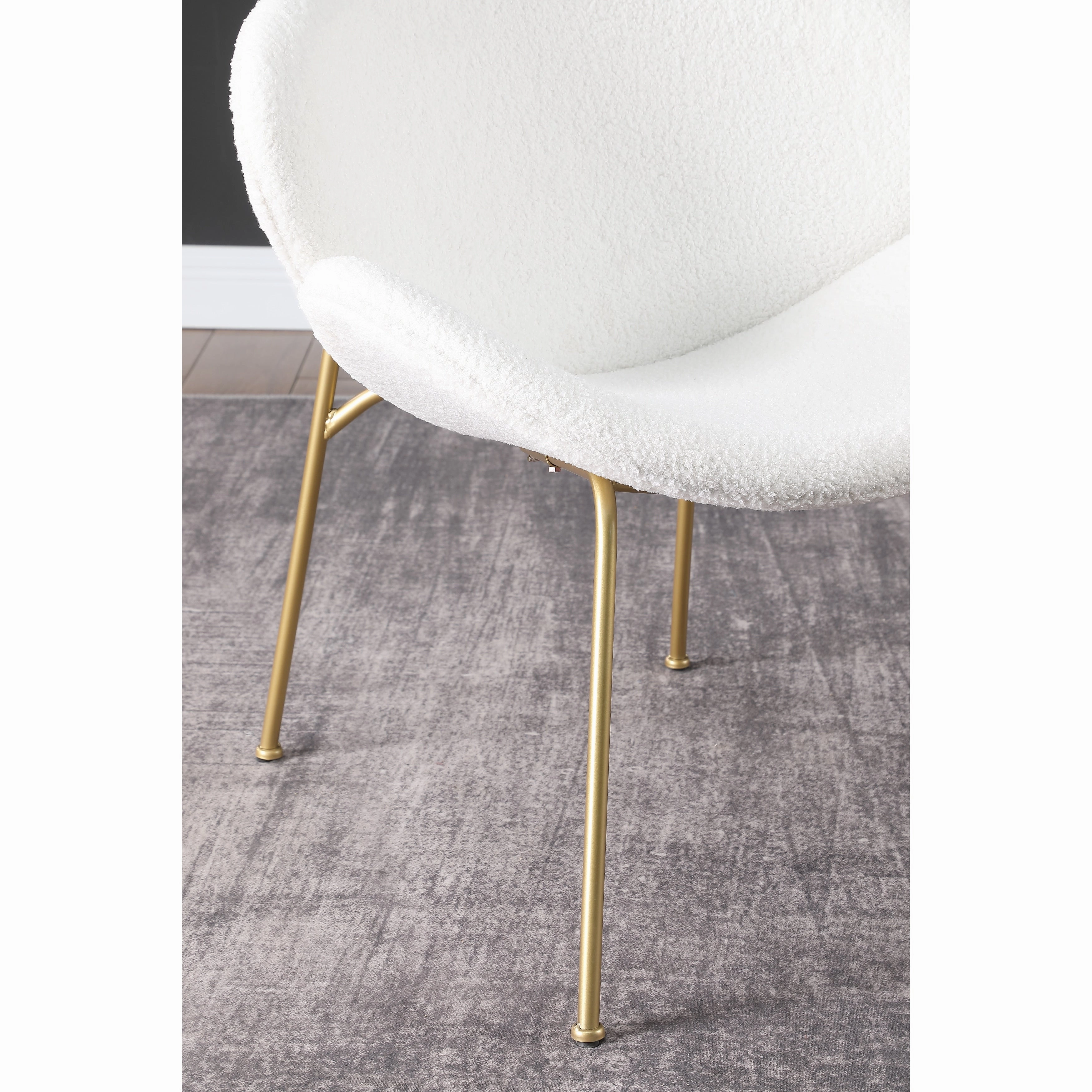 Modern Velvet Upholstered Chair. Ergonomic Design for Comfort and Style in Any Setting.
